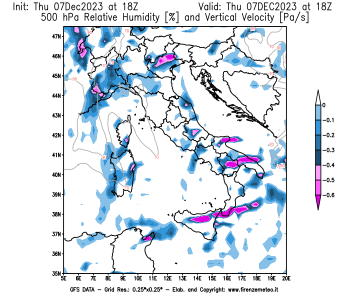 Mappa di analisi GFS - Umidità relativa e Omega a 500 hPa in Italia
							del 7 dicembre 2023 z18