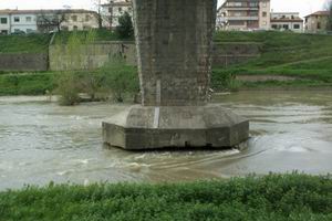 Foto stazione di rilevamento idrometrico fiume Arno a Empoli (FI)