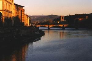 foto stazione di rilevamento idrometrico fiume Arno a Firenze (zona Uffizi)