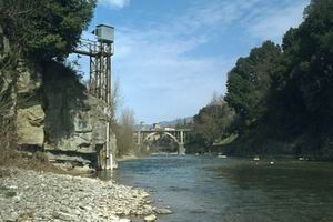 foto stazione di rilevamento idrometrico fiume Arno a Subbiano (AR)